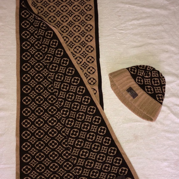 Louis Vuitton scarf and hat - Picture 2 of 8